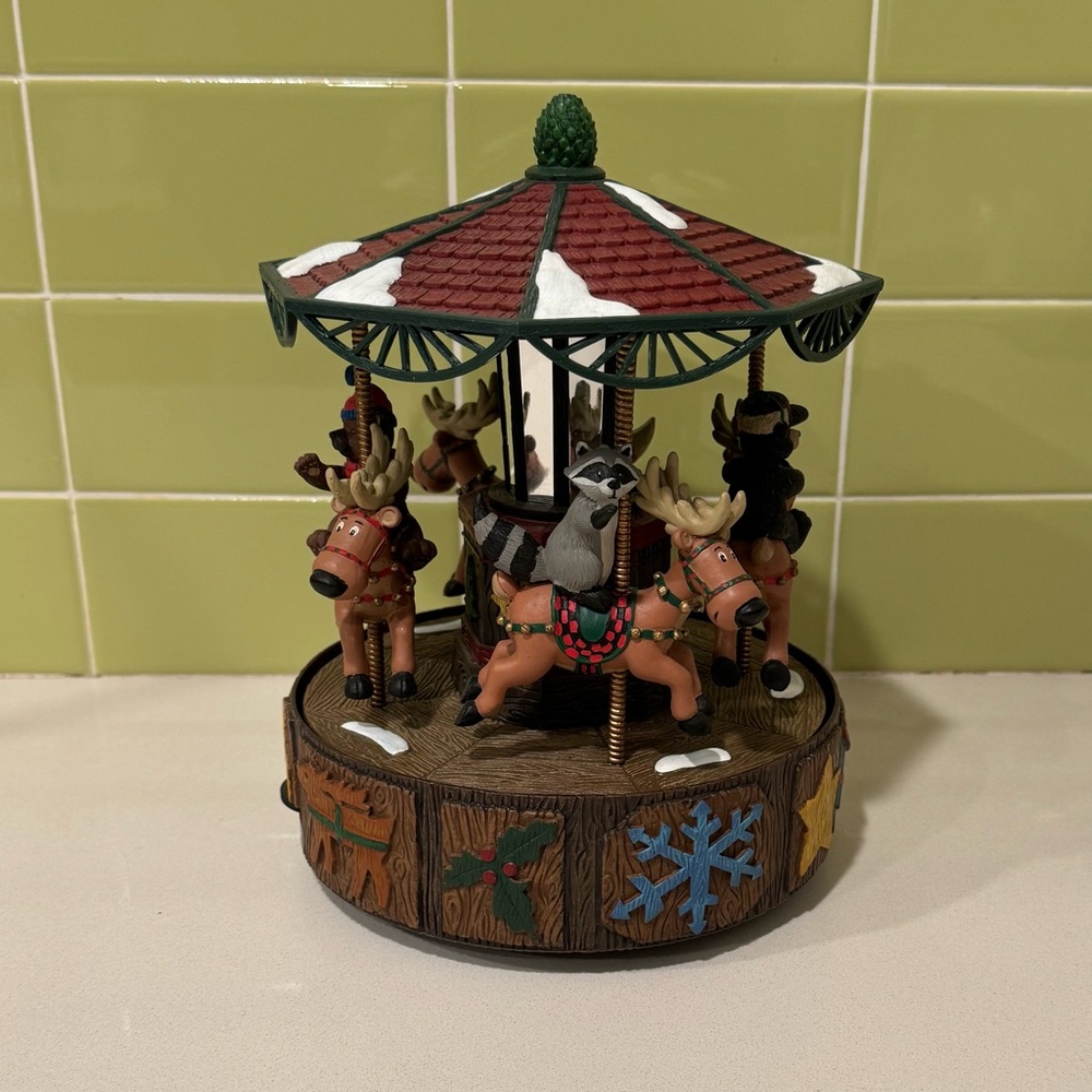 Mr. Christmas North Lodge Holiday Go Round Carousel